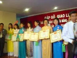 Thầy giáo và “thợ giảng”